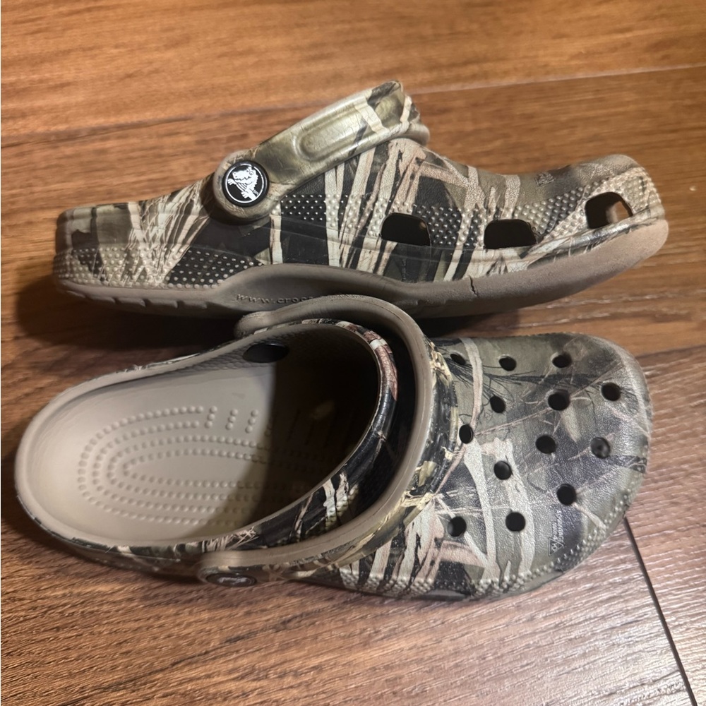 CROCS Brown Tan Sandals Flip Flops